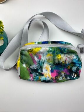 Lululemon Everywhere Belt Bag No Limits White Multicolor Tie Dye